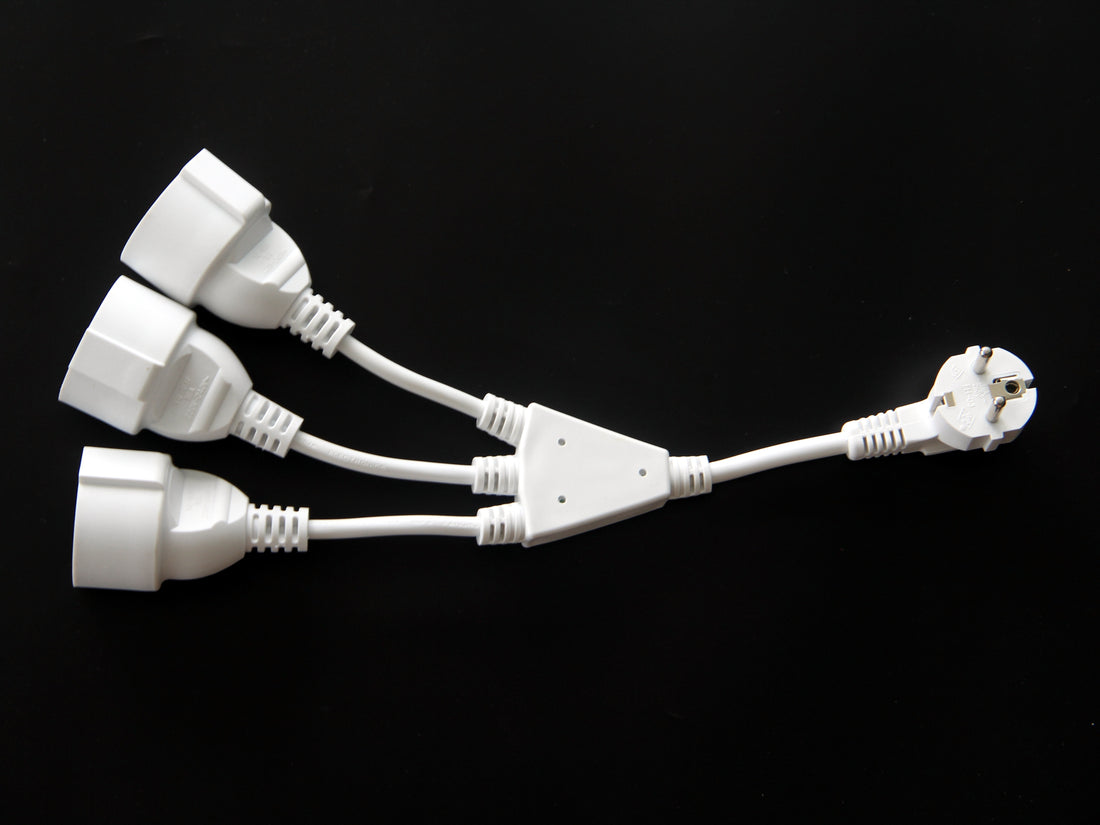 White 2-in-1 Y-shaped European standard 3-core outdoor waterproof power extension cable 3x1.0mm² 0.34m long