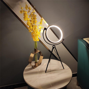 Mini Tripod Lamp